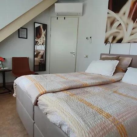 Bed & Breakfast Knooppunt70 *