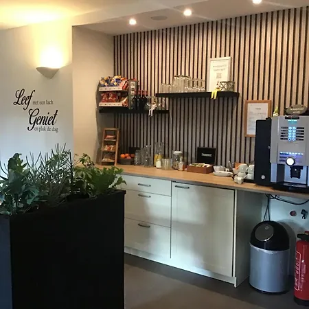 Knooppunt70 Bed & Breakfast 4*