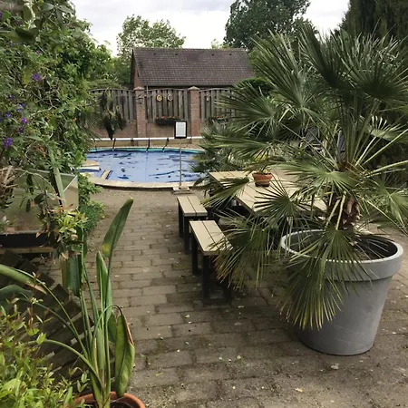 Knooppunt70 Bed & Breakfast