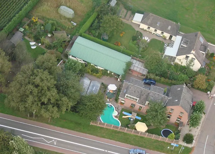 Knooppunt70 Bed & Breakfast 4*